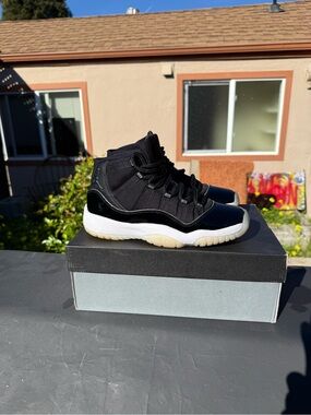 Air Jordan 11 Retro (GS) High Black White